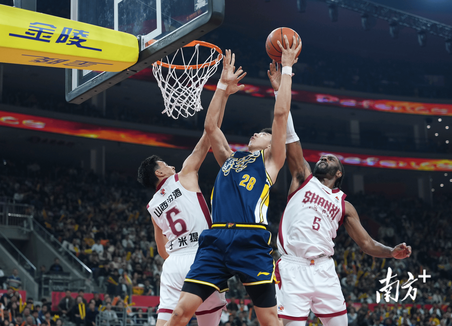 从今晚洛杉矶湖人豪取连胜到今晚洛杉矶湖人备战CBA常规赛，风云突变广州队清晨绝杀压哨的简单介绍